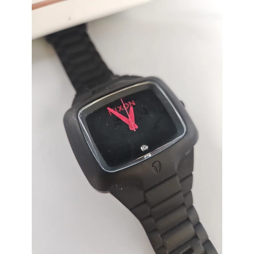 Nixon The Rubber Player Watch - Matte Black w Red Dial - New Battery - Diamond